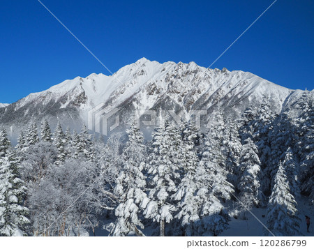 Spectacular views of the Northern Alps from the Nishihotaka exit of the Shinhotaka Ropeway 120286799