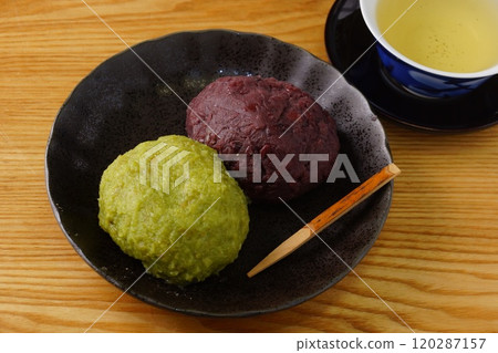 萩 botamochi 和 zunda mochi 萩 botamochi 和 zunda mochi 120287157