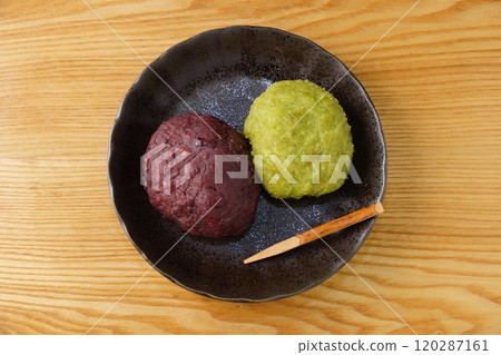 萩 botamochi 和 zunda mochi 萩 botamochi 和 zunda mochi 120287161