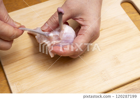 Shape the chicken wings into tulips 120287199