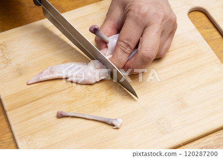 Shape the chicken wings into tulips 120287200