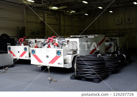 P25J, a rescue vehicle aboard the destroyer Izumo 120287726