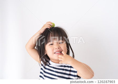 玩蘋果的女孩 玩蘋果的女孩 120287903