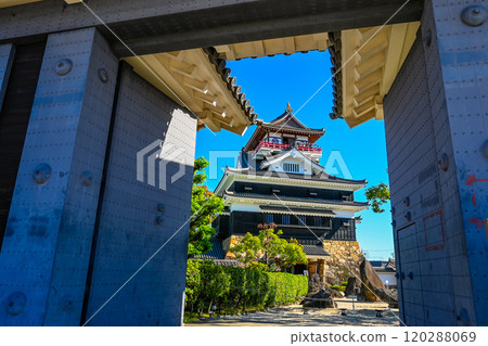 Kiyosu Castle seen from the gate, Kiyosu City, Aichi Prefecture Kiyosu Castle seen from the gate, Kiyosu City, Aichi Prefecture 120288069