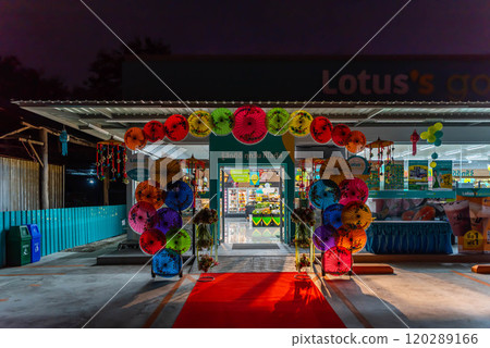 Supermarket or Hypermarket for shopping a food 120289166