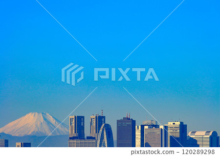 Shinjuku-ku, Tokyo, scenery of Mt. Fuji and Shinjuku subcenter skyscraper district 120289298