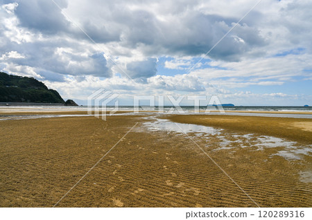 Chichibugahama Beach in Kagawa Prefecture, Shikoku Chichibugahama Beach in Kagawa Prefecture, Shikoku 120289316