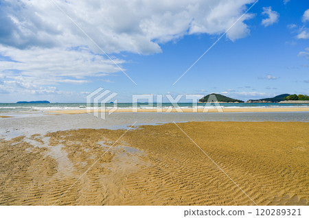 Chichibugahama Beach in Kagawa Prefecture, Shikoku 120289321