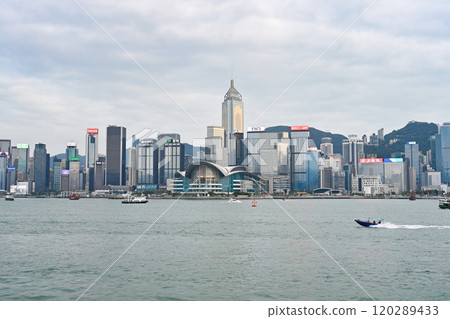 維多利亞港和香港島/香港的景觀 維多利亞港和香港島/香港的景觀 120289433