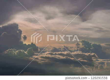 The sky is being covered with amazing clouds. 120291538