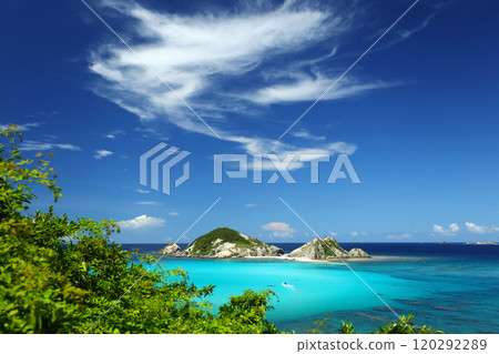 Scenery of Tokashiki Island in Okinawa in midsummer 120292289
