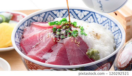 Tuna rice bowl (Made with bigeye tuna from Nachikatsuura, Wakayama Prefecture) 120292521