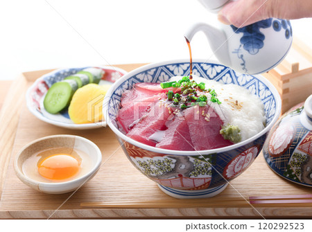 鮪魚山掛丼（使用和歌山縣那智勝浦產的大目鮪魚） 120292523