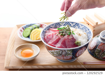 鮪魚山掛丼（使用和歌山縣那智勝浦產的大目鮪魚） 120292529