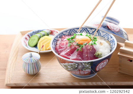 鮪魚山掛丼（使用和歌山縣那智勝浦產的大目鮪魚） 120292542