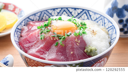 Nachikatsuura bigeye tuna, tuna rice bowl with grated yam, Japanese style 120292555