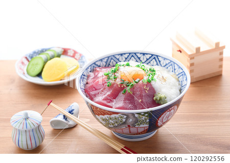 Nachikatsuura bigeye tuna, tuna rice bowl with grated yam, Japanese style 120292556