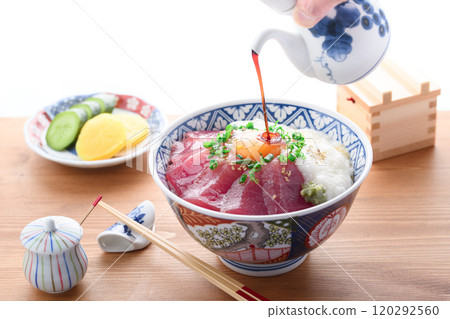Nachikatsuura bigeye tuna, tuna rice bowl with grated yam, Japanese style 120292560