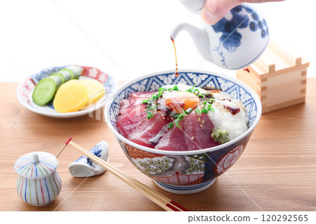 鮪魚山掛丼（使用和歌山縣那智勝浦產的大目鮪魚） 120292565