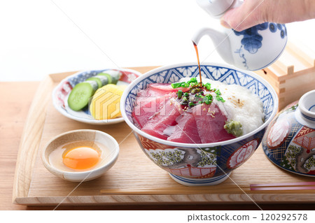 鮪魚山掛丼(使用和歌山縣那智勝浦產的大目鮪魚) 鮪魚山掛丼(使用和歌山縣那智勝浦產的大目鮪魚) 120292578