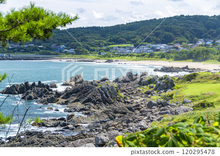 Tanesashi Coast on a sunny day 120295478