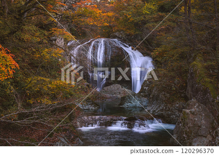 Sekiyama Falls in autumn, Higashine City, Yamagata Prefecture 120296370