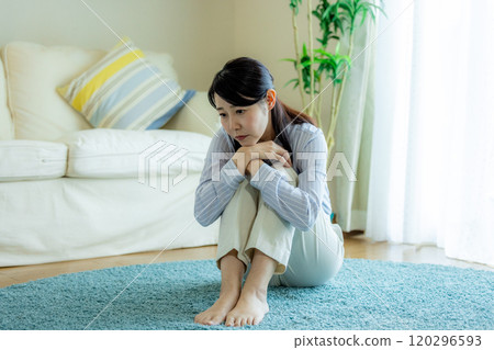 憂鬱症中年婦女 120296593