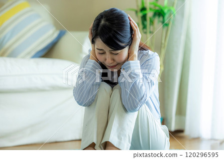 憂鬱症中年婦女 120296595