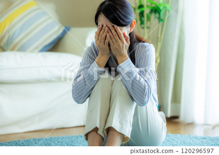 憂鬱症中年婦女 120296597