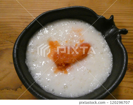 A photo of grated yam with mentaiko, eaten by mashing and mixing mentaiko into the dish. A photo of grated yam with mentaiko, eaten by mashing and mixing mentaiko into the dish. 120296707
