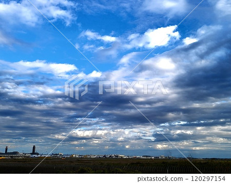 The sky spreading over Narita Airport 120297154