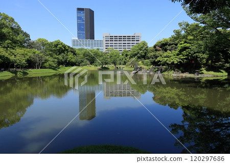 初夏的小石川後樂園(大泉水) 初夏的小石川後樂園(大泉水) 120297686