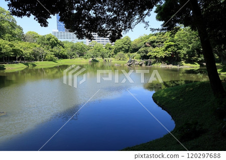 初夏的小石川後樂園(大泉水) 初夏的小石川後樂園(大泉水) 120297688