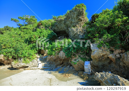 [Okinawa Prefecture] The grave of Amamichu on the small rocky cave of Hamahiga Island on a clear day 120297919