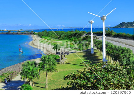 [Okinawa Prefecture] Undersea road and Hamahiga Bridge on a clear day 120297960