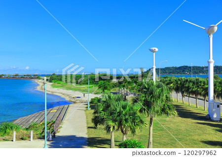 [沖繩縣] 陽光明媚的海底道路和濱比嘉大橋 120297962