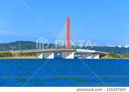 [沖繩縣] 陽光明媚的海底道路（綾橋） 120297984