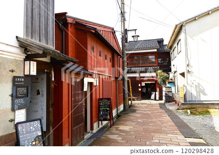 Streetscape of Higashi Chaya District in Kanazawa City, Ishikawa Prefecture 120298428