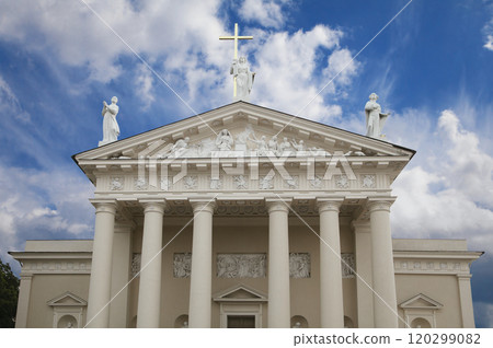 St. Stanislaus and St Ladislaus cathedral in Vilnius 120299082