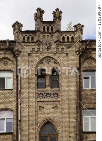 Old house in Vilnius 120299097