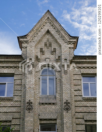 Old house in Vilnius 120299101