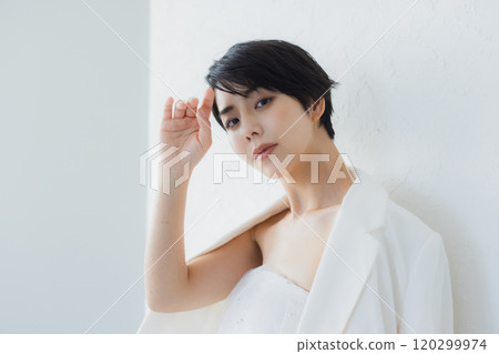 短髮美女圖片 120299974