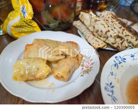 [Ukraine] Home-cooked meals at a volunteer center in Chernihiv 120300005