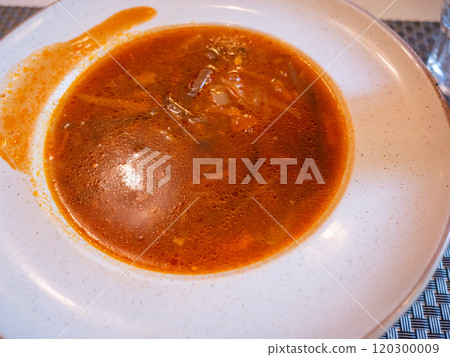 [Ukraine] Red borsch soup made in Chernigiv 120300009