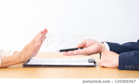 Face-to-face contract in hand Face-to-face contract in hand 120300367