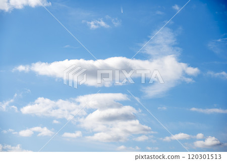 Autumn sky, clear sky, blue sky, November, material 120301513