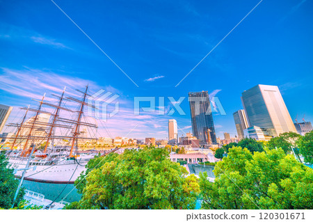 日本橫濱容櫻木町站、日本丸、橫濱市政廳、摩天大樓等景觀=11月17日 120301671