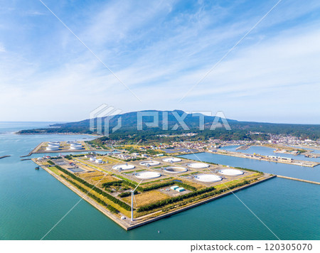 Oil storage base on the Oga Peninsula (Oga City, Akita Prefecture) Oil storage base on the Oga Peninsula (Oga City, Akita Prefecture) 120305070