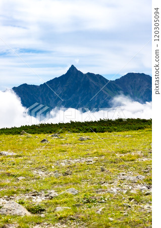 從北阿爾卑斯雙六山頂附近看到的矢鹿岳 雙六山、三俁蓮華岳攀登 從北阿爾卑斯雙六山頂附近看到的矢鹿岳 雙六山、三俁蓮華岳攀登 120305094