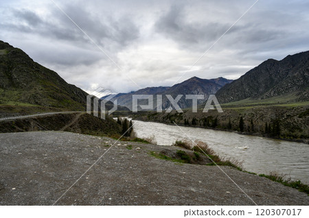 Katun river, in the Altai mountains, Gloomy autumn days. 120307017